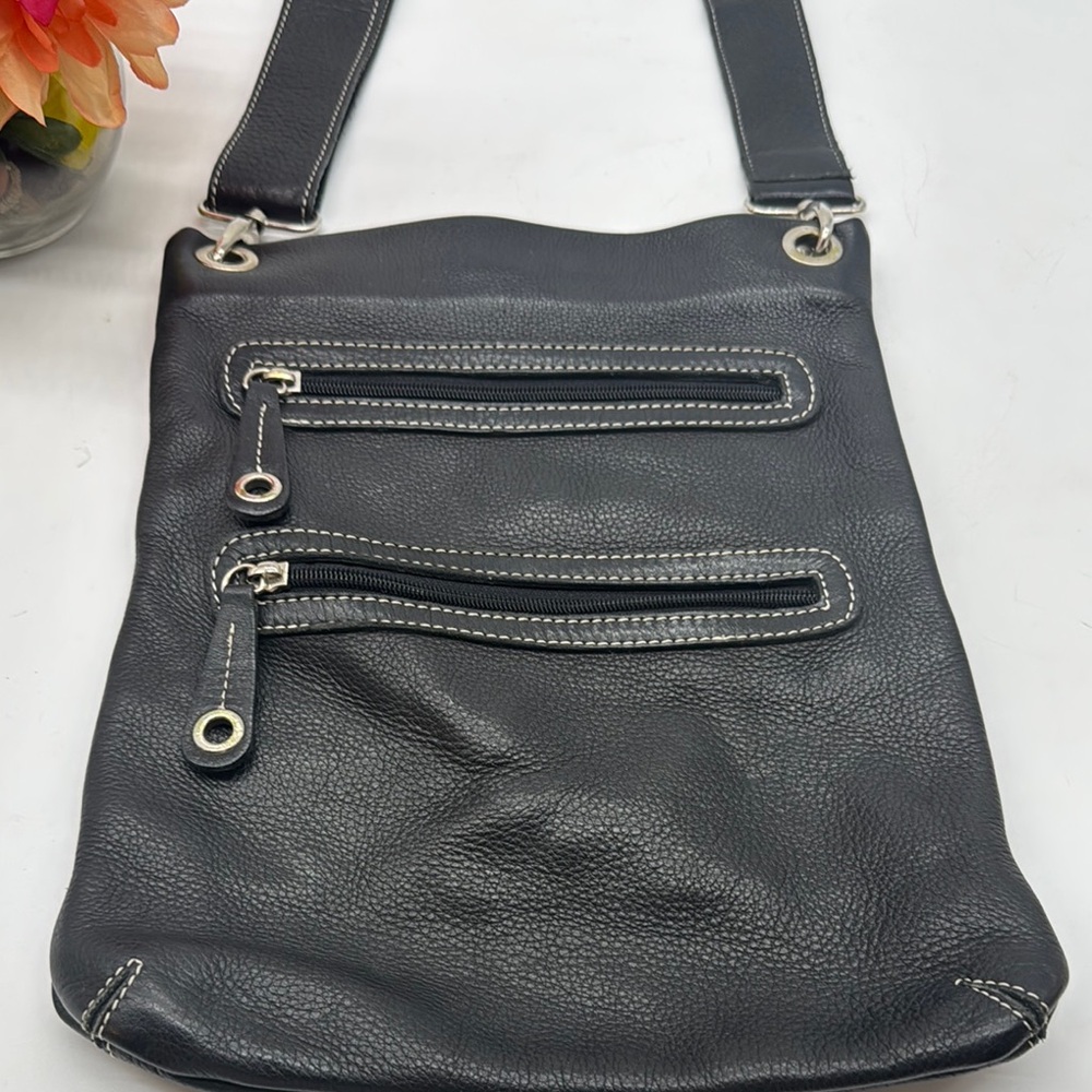 Avorio Black Leather Crossbody Bag